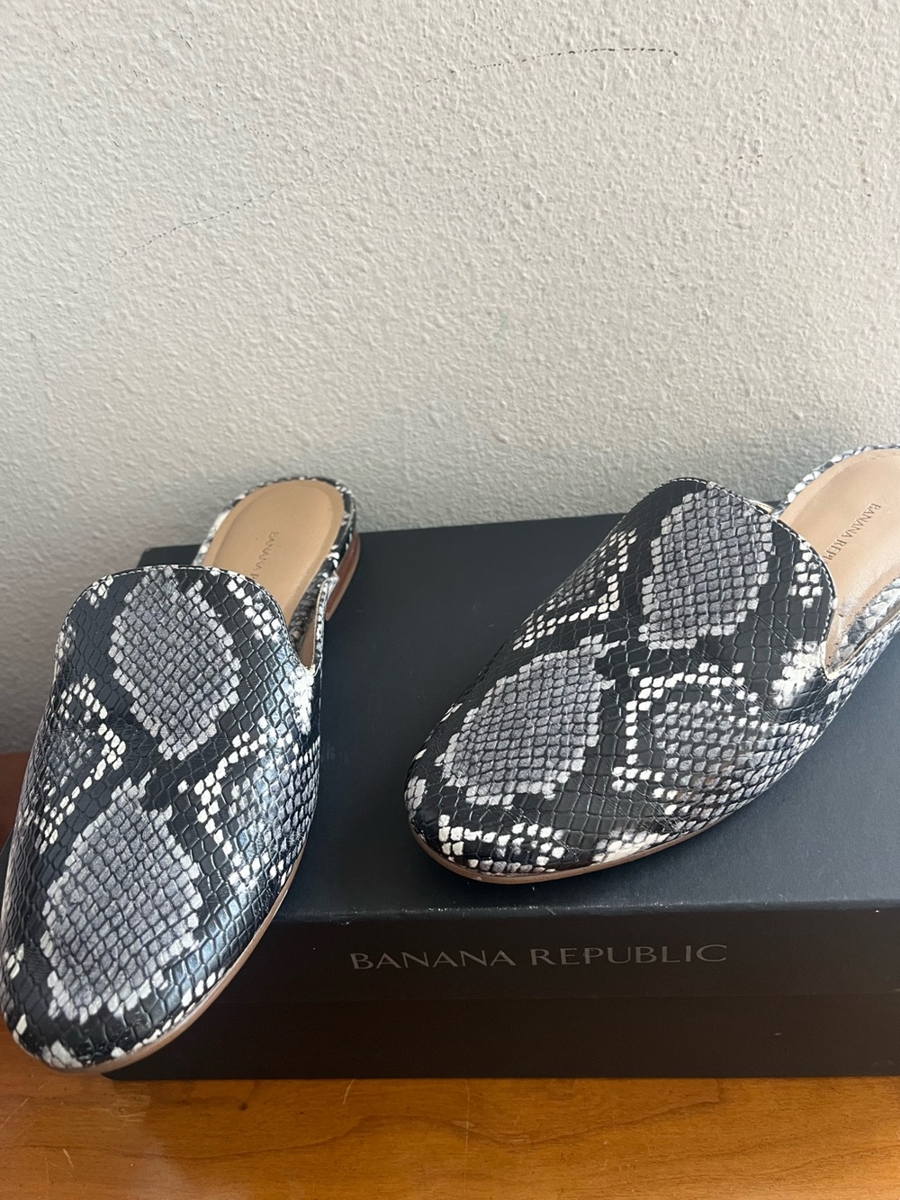 Banana Republic Black and Gray Snake Print Mules